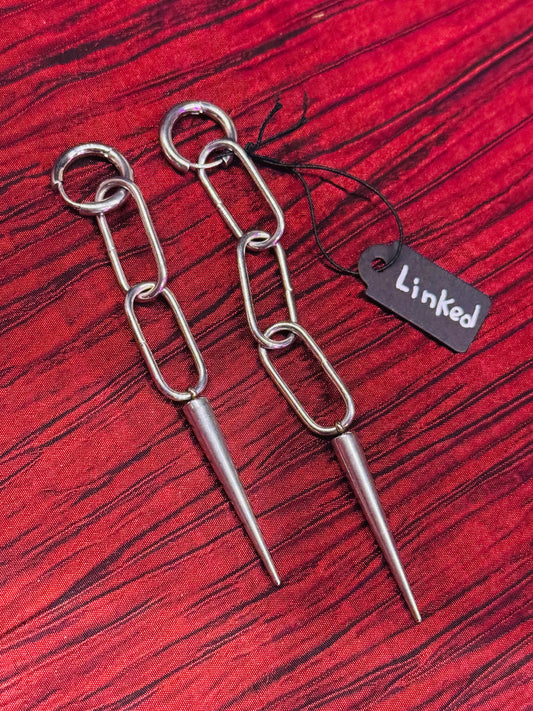 "Linked" earrings by Alix Holly